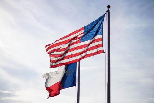 德克萨斯州库埃罗的德克萨斯州和美国国旗